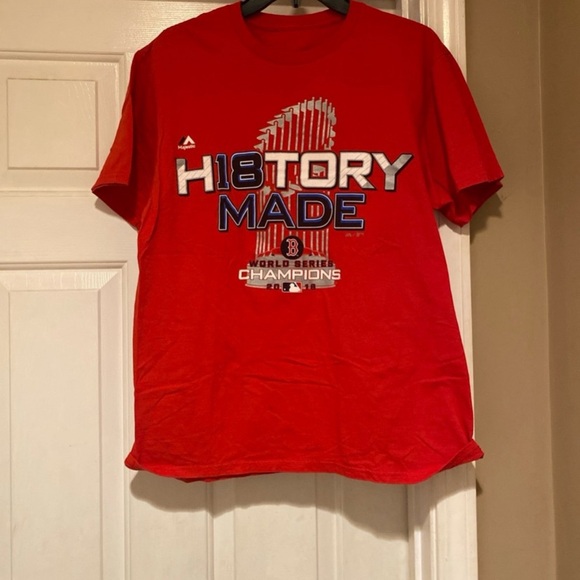 Majestic Boston Red Sox 2018 World Series Champions Short Sleeve Shirt Men’s Med - Picture 1 of 4